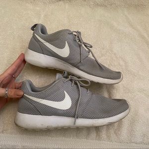 Nike Roshe One Wolf Gray/White Sneakers